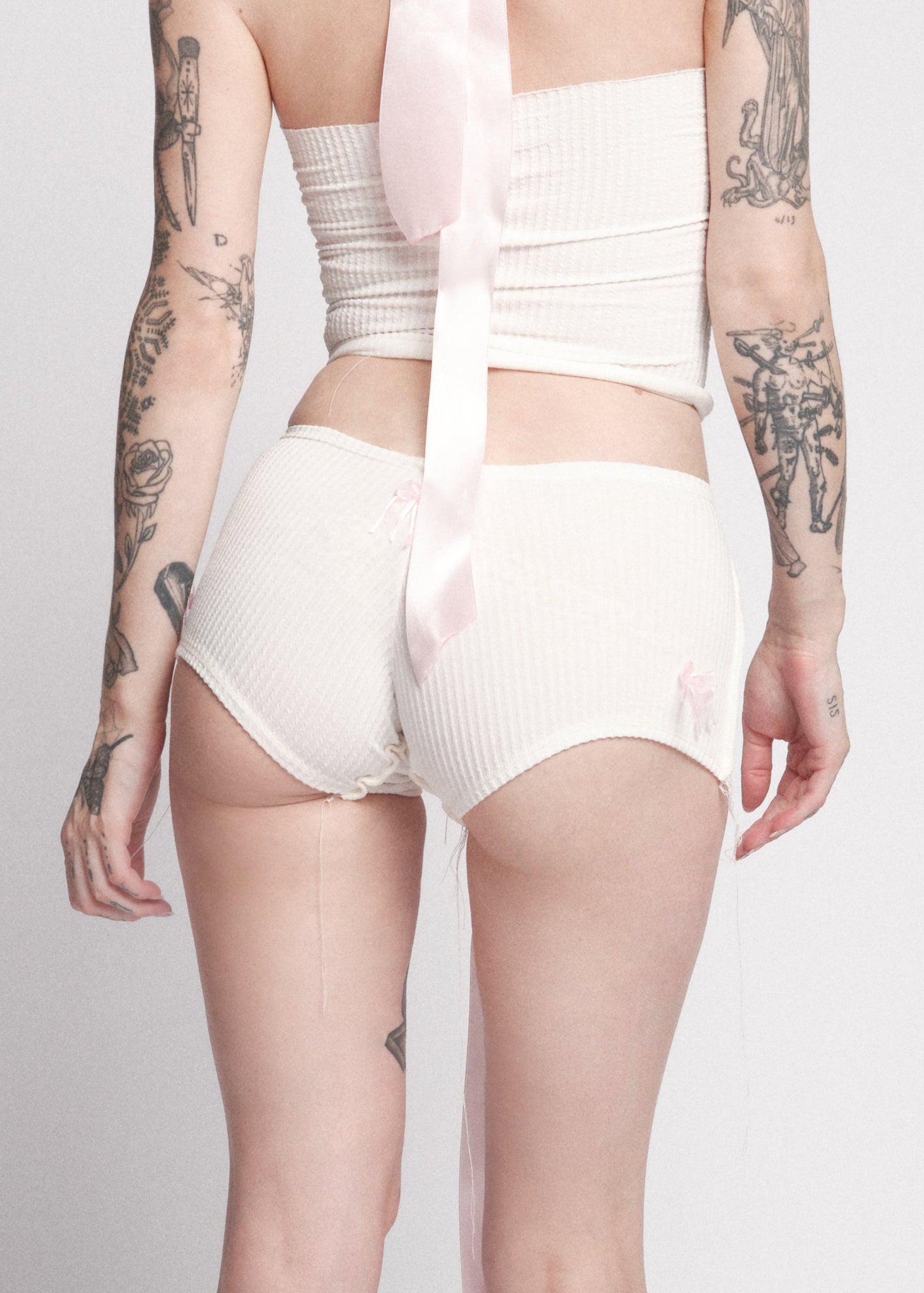 𝒩𝐸𝒲! ‧₊˚🖇️🎀✩ ₊˚🎧⊹♡ PINK GELATIN BUTT SHORTS ‧₊˚🖇️✩ ₊˚🎧⊹♡ 🐬